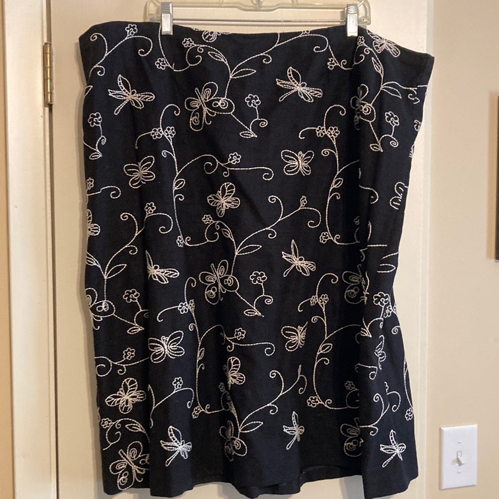 Black linen skirt cream detailing